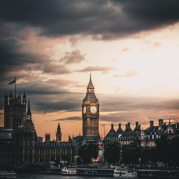 Emily Carter - Expat family life guide in United Kingdom